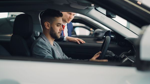 Comparatif des options d'assurance auto pour jeunes conducteurs