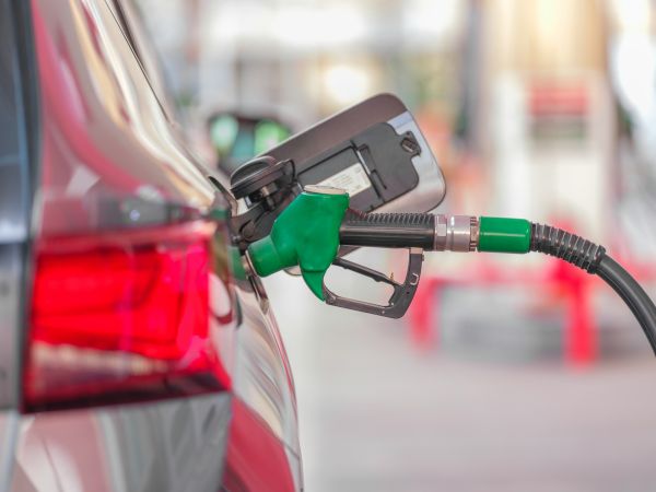 Top astuces pour réduire vos dépenses en carburant